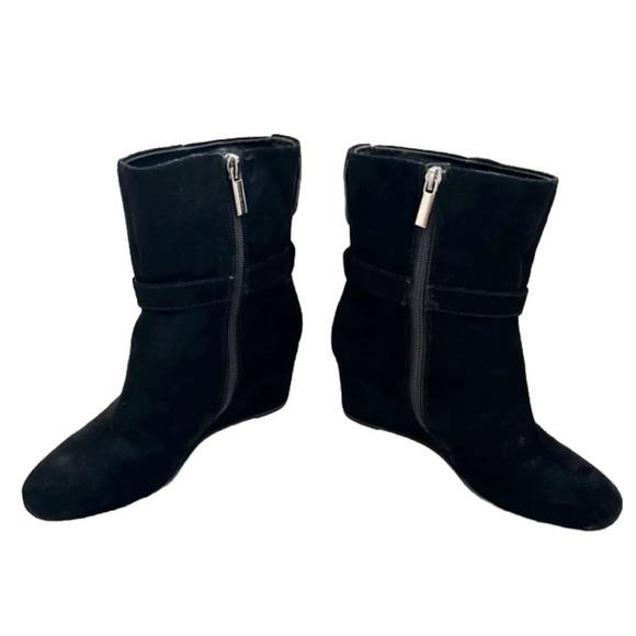 Bandolino Suede Wedge Booties in Black with Silver Hardware. Size 7 - Picture 6 of 10